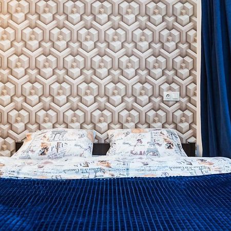2 Kn. Romana Apartment Lviv Bagian luar foto