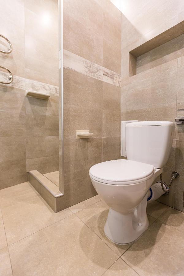 2 Kn. Romana Apartment Lviv Bagian luar foto