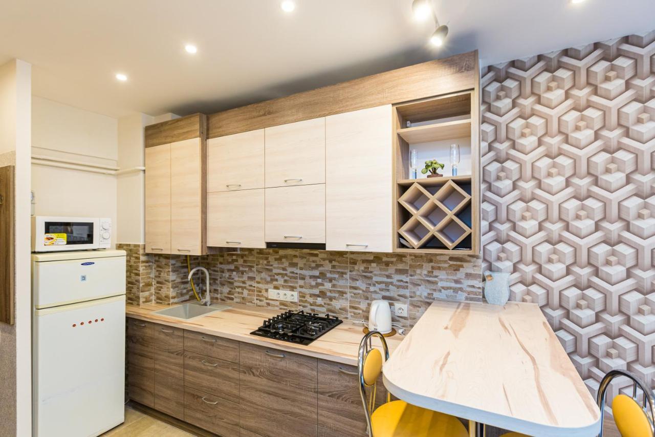 2 Kn. Romana Apartment Lviv Bagian luar foto