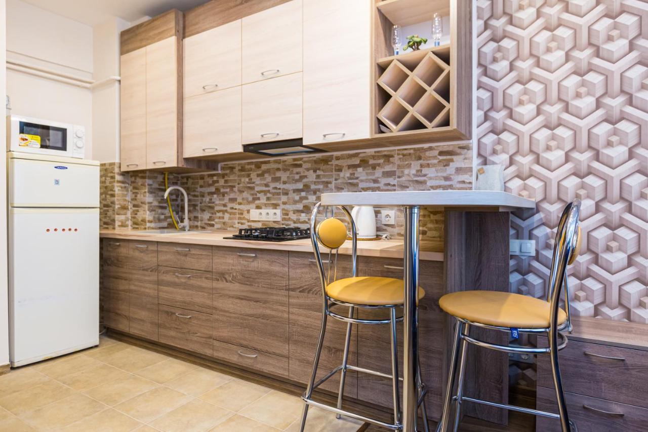 2 Kn. Romana Apartment Lviv Bagian luar foto