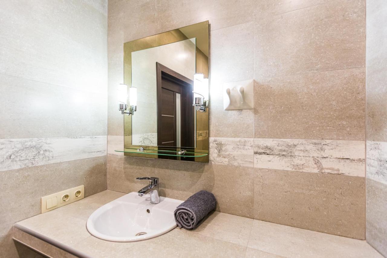 2 Kn. Romana Apartment Lviv Bagian luar foto